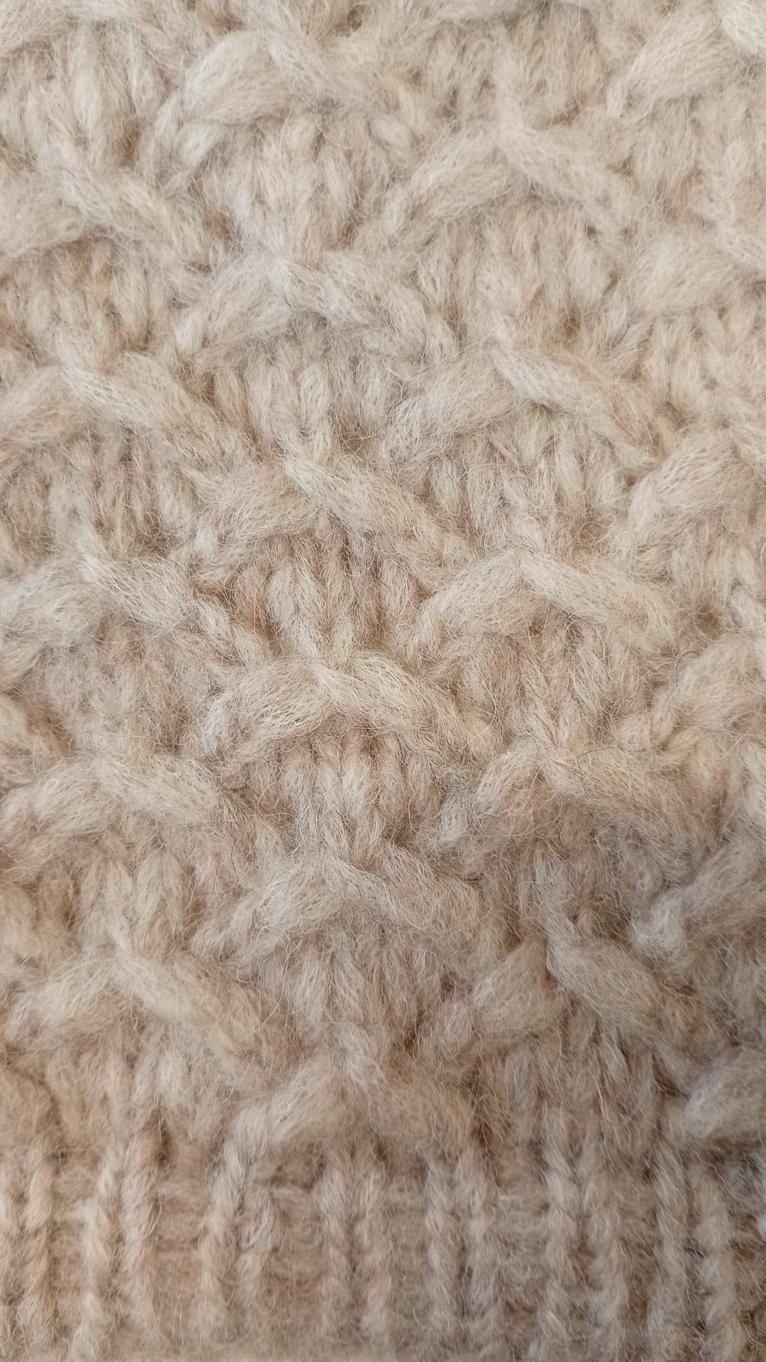 Gauge 3 alpaca cable knit detail